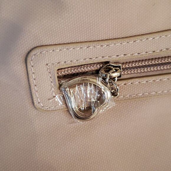 NWT Bella Russo Large Cream Colored Faux Leather Carry Bag / Purse - Picture 5 of 8